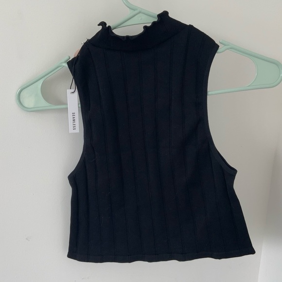 Brand New Seamless Black Tank - Picture 4 of 4